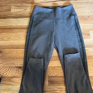 Gray suede full length leggings with cute chain detail sz 6 good condition
